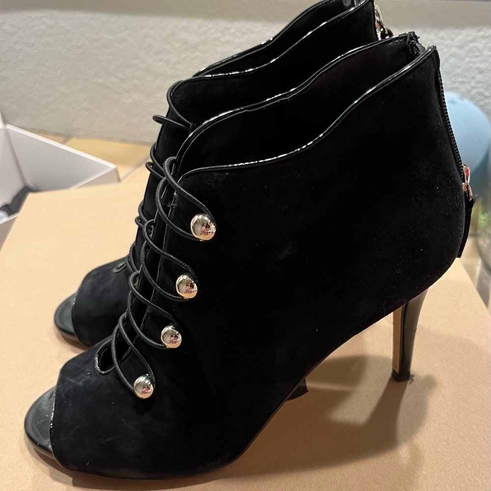 Size 9 Peyton black booty White House Black market peep toe heel